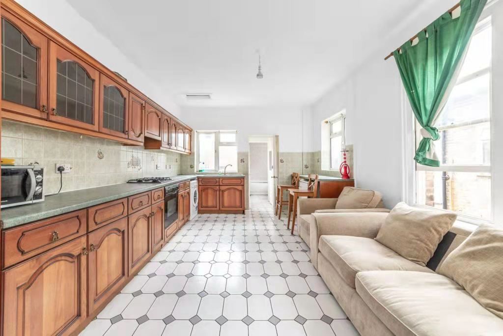 High Road, Noel Park, London N22  