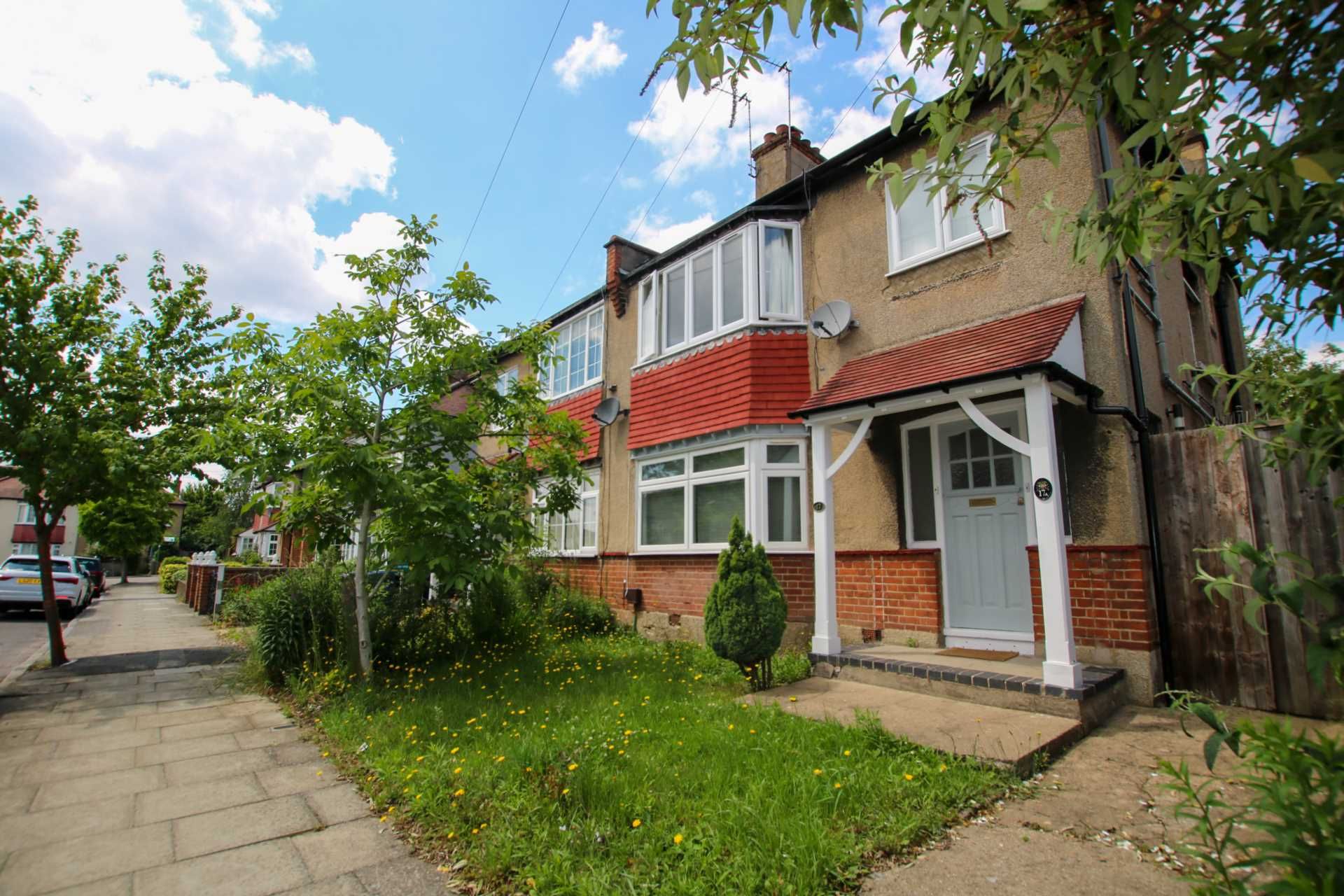 Oakleigh Crescent, London N20