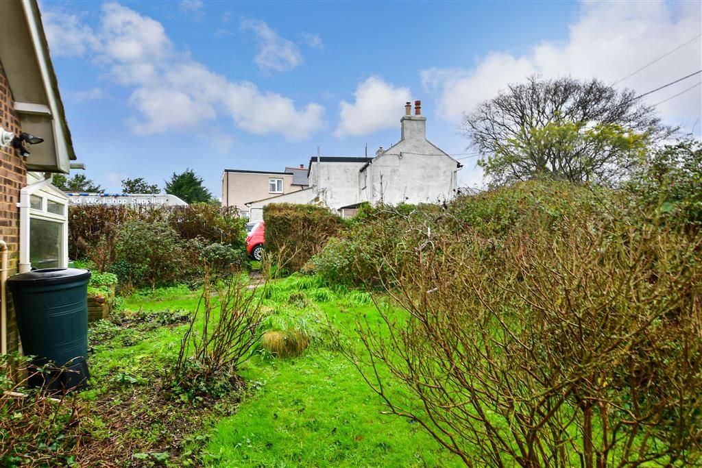 4 bed bungalow for sale in Elizabeth Gardens, Havenstreet, Ryde, Isle