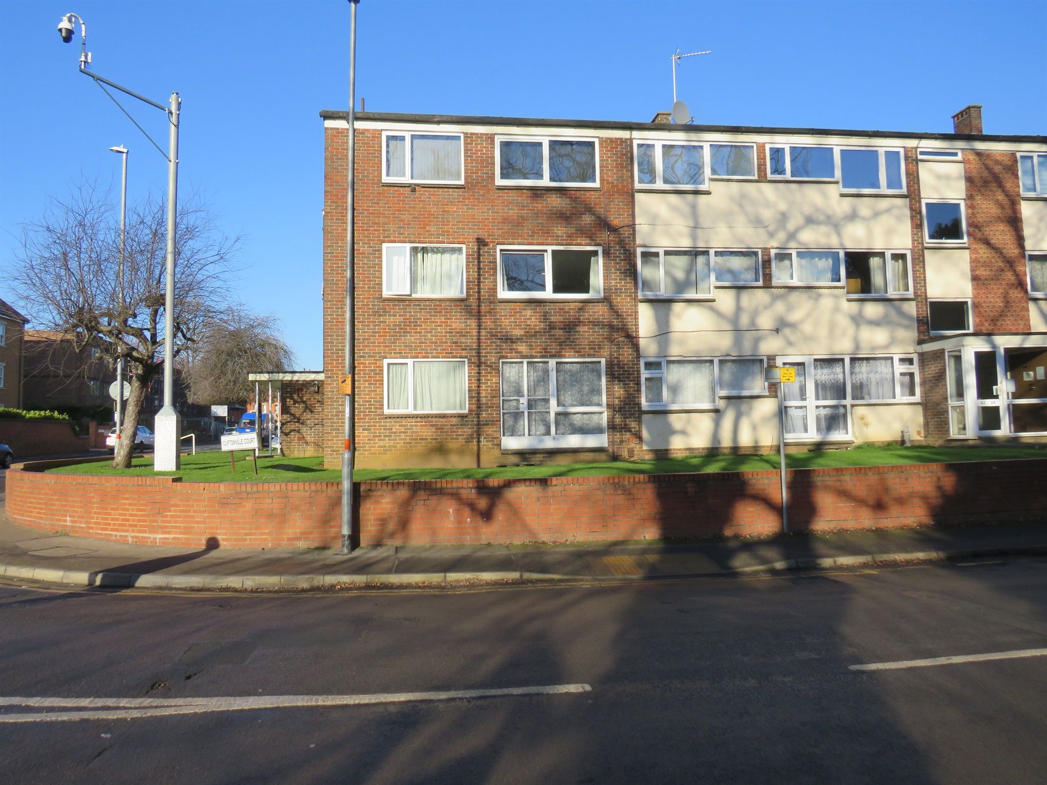 1 bed flat for sale in Cliftonville Court, Abington, Northampton NN1