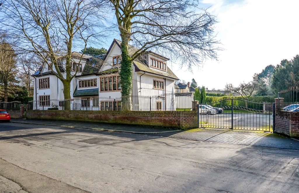 4 Bedroom Townhouse, Maple Road West M23  