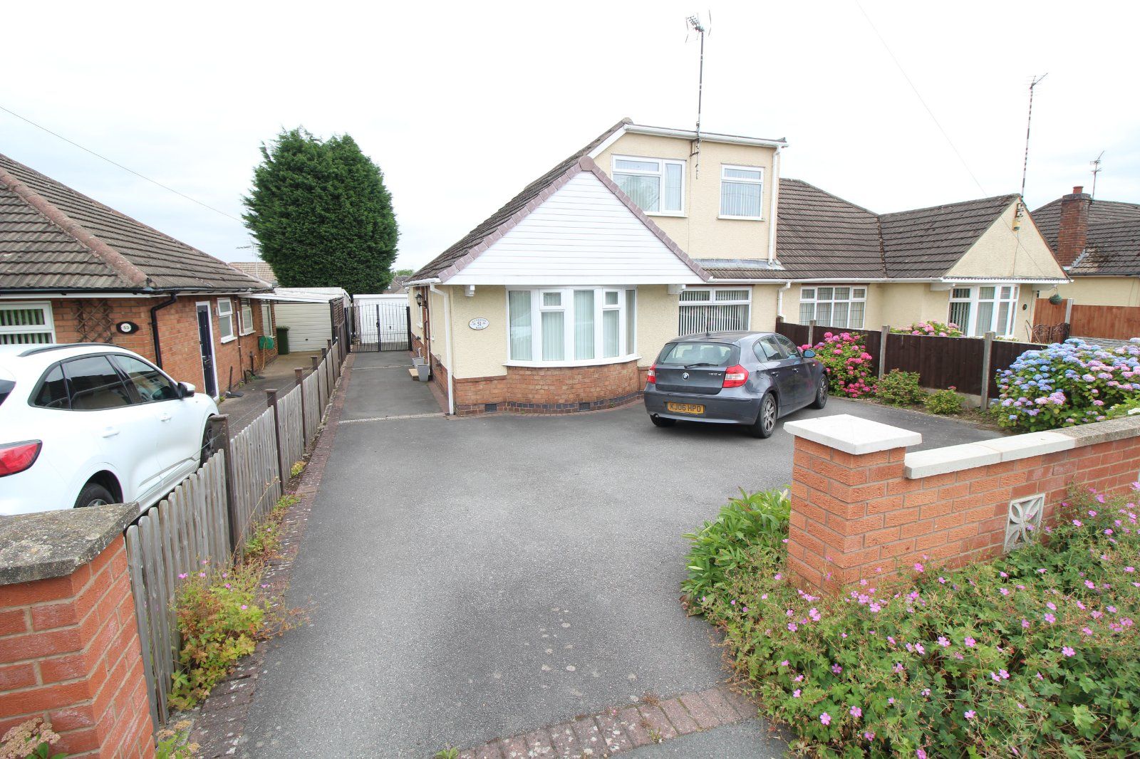 3 bed bungalow for sale in Nuneaton Road, Bulkington, Bedworth