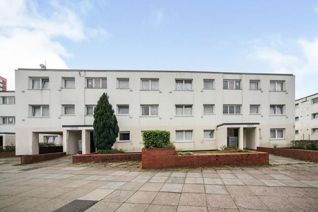 Essex Close, Luton, Bedfordshire, England LU1  