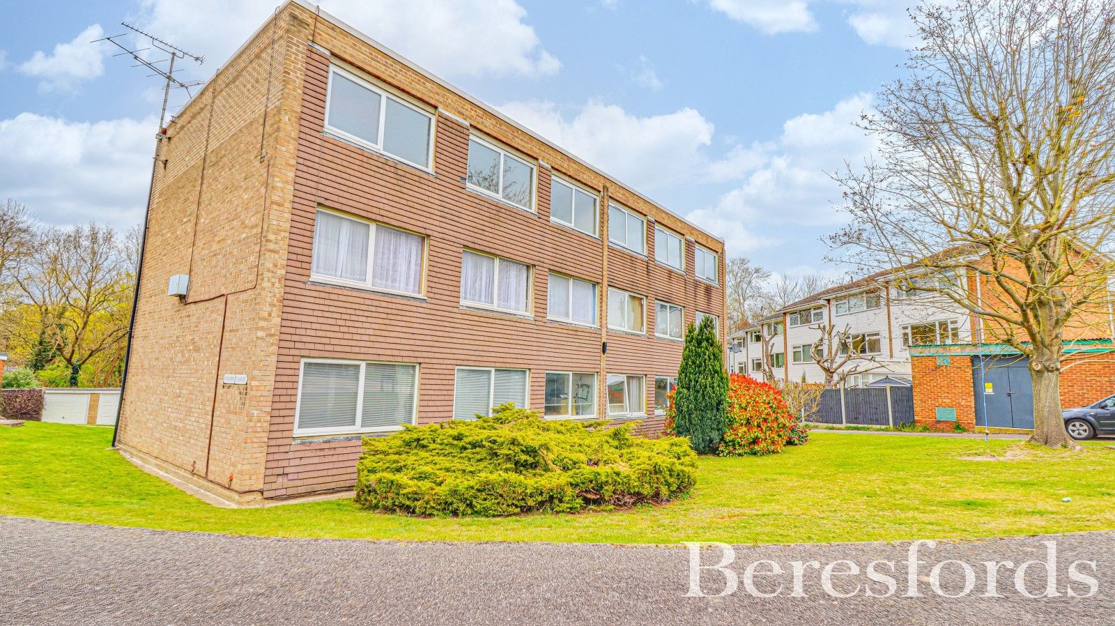 3 bed flat for sale in Wingrave Court, Wingrave Crescent, Brentwood, Essex CM14 Zoopla