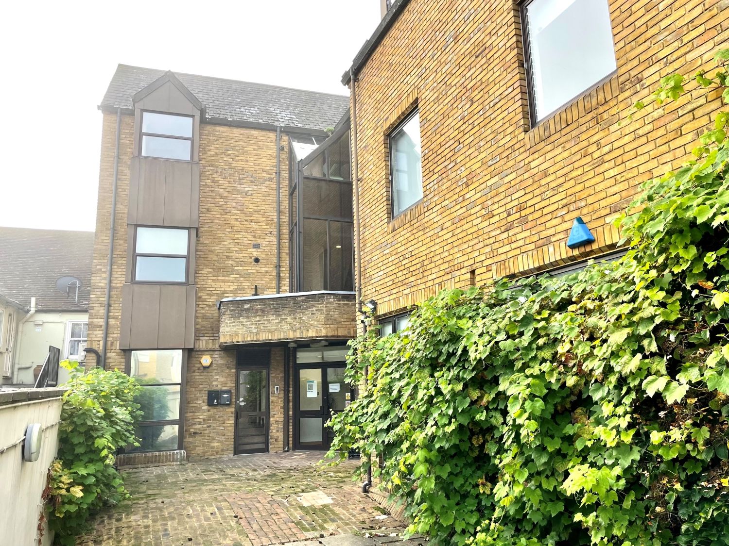 1 bed terraced house to rent in High Street, Egham TW20 Zoopla