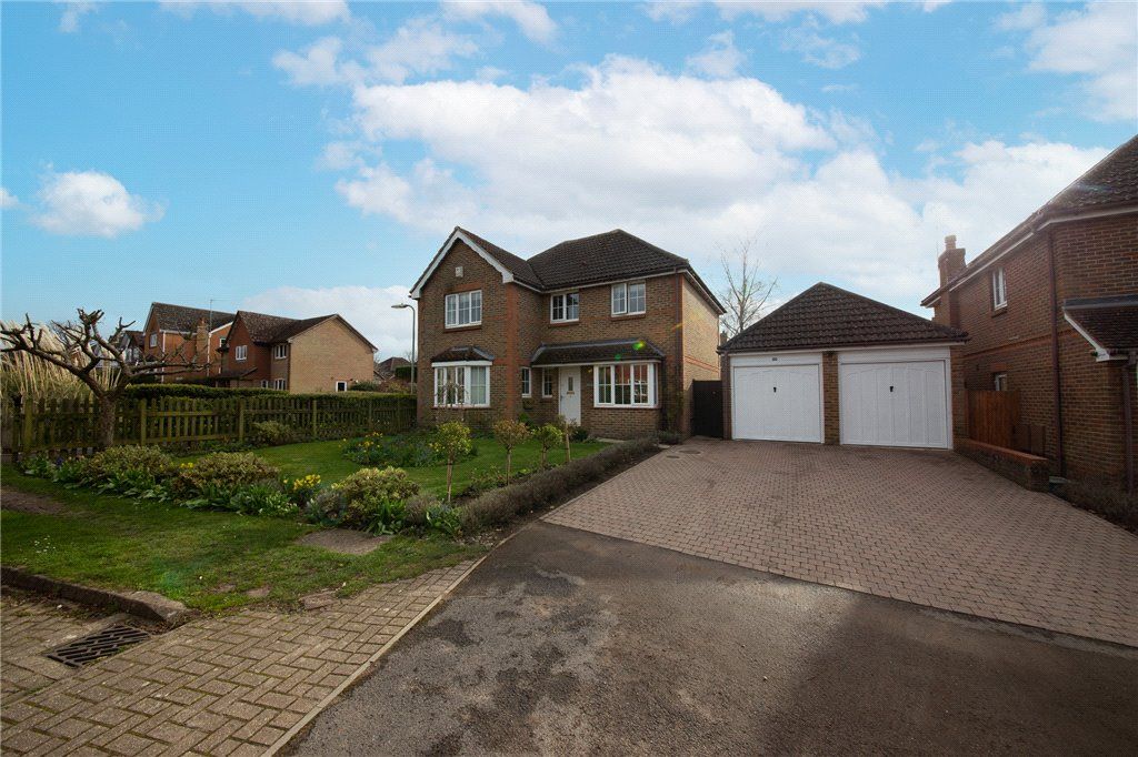 4 bed detached house for sale in Cavendish Gardens, Church Crookham