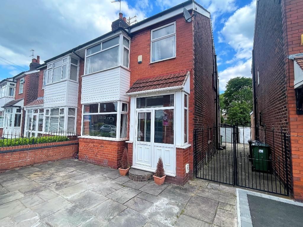 3 bed semidetached house for sale in Woodbank Avenue, Offerton