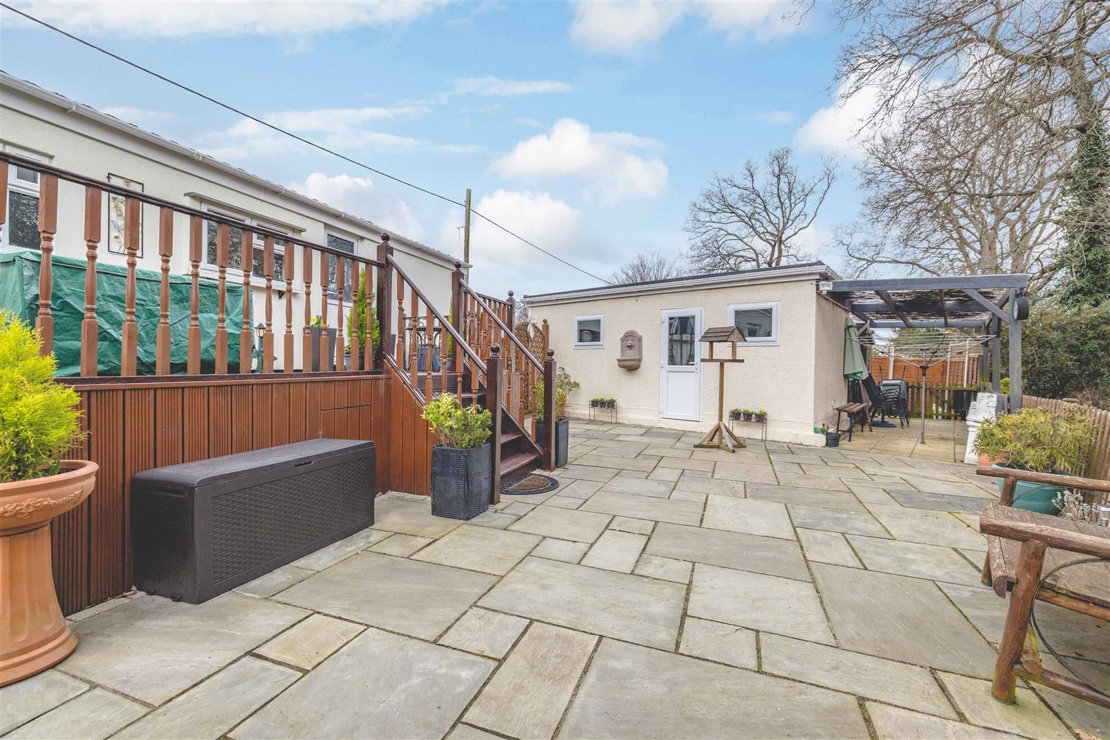 2 bed mobile/park home for sale in The Larches, Warfield Park