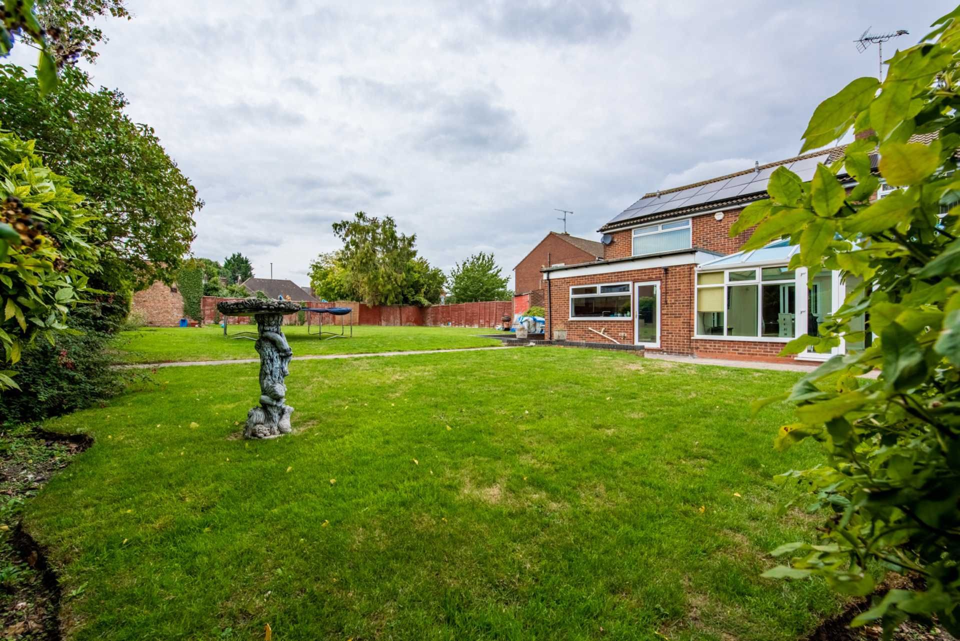 Stanmore Cresent, Luton LU3  