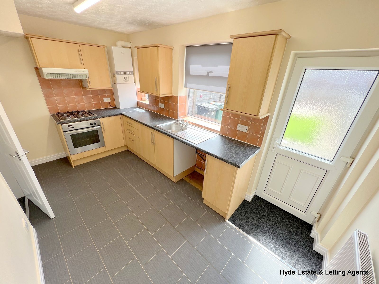 2 bed semidetached house to rent in Noreen Avenue, Prestwich