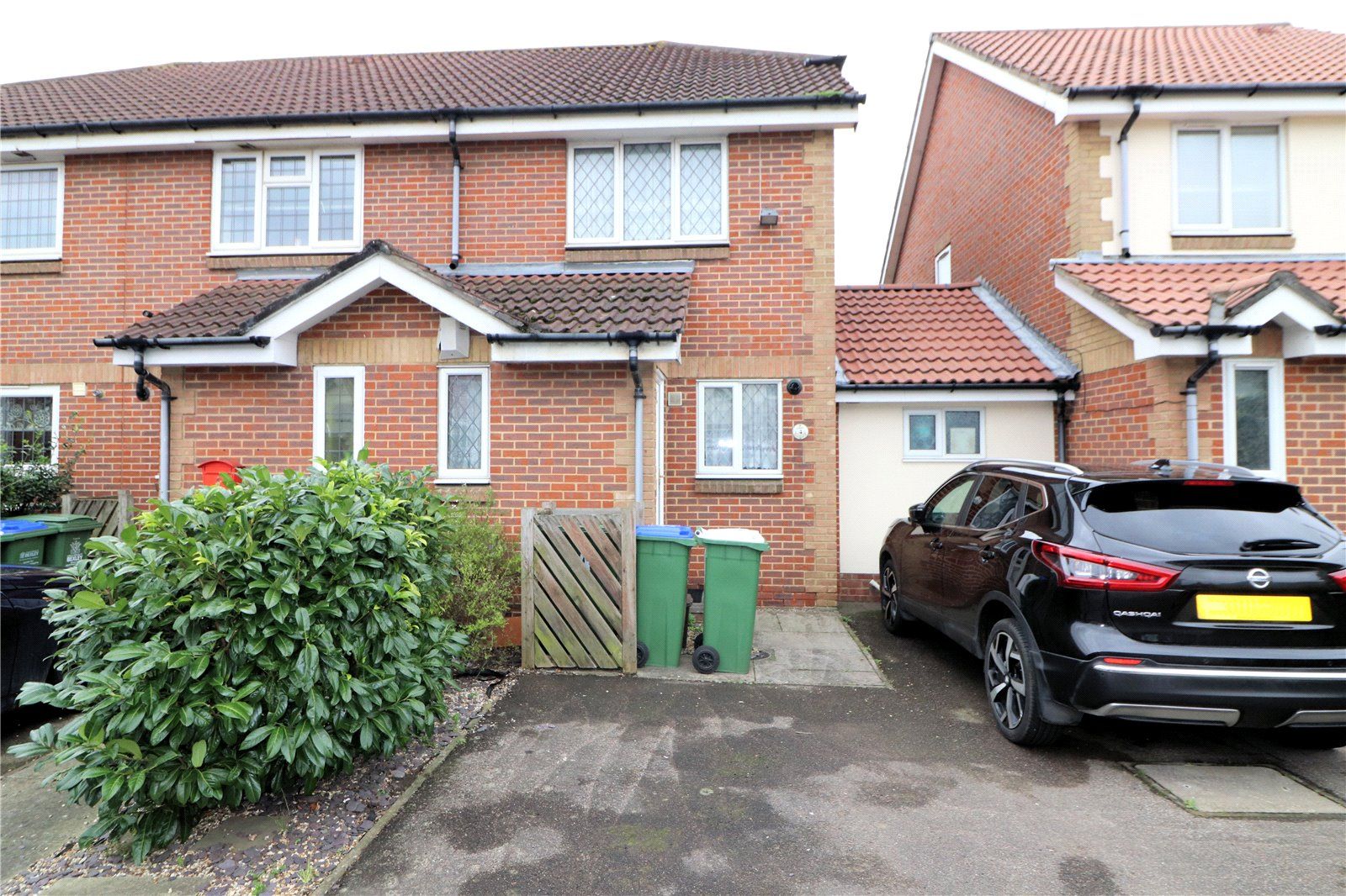 2 bed end terrace house for sale in Canada Road, Howbury Park, Slade