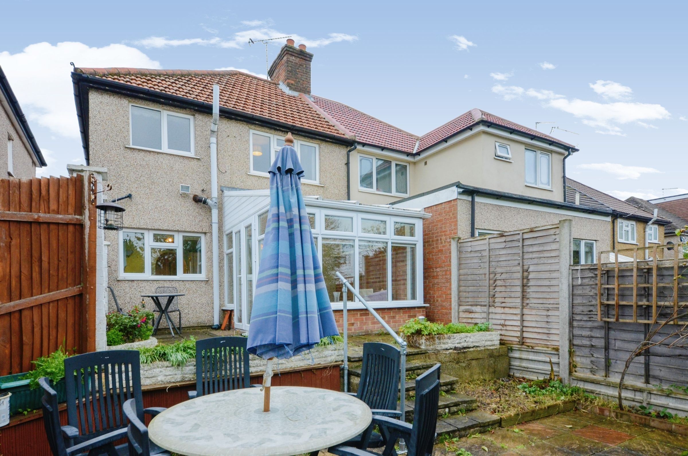 3 bed semidetached house for sale in Leggatts Wood Avenue, Watford