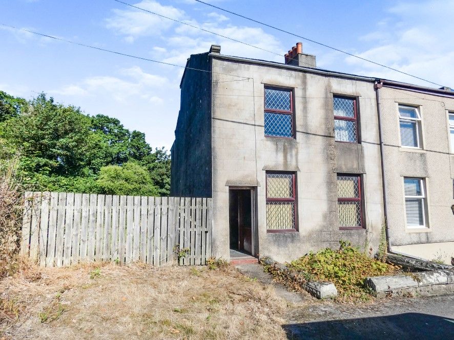 2 bed semidetached house for sale in 10 Wood Bank, Common End