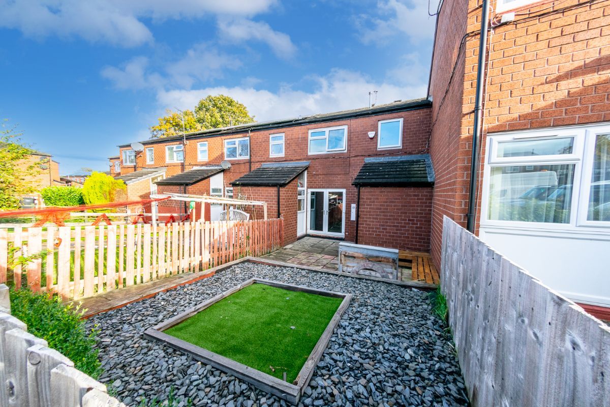 3 bed terraced house for sale in Disraeli Terrace, Beeston, Leeds LS11