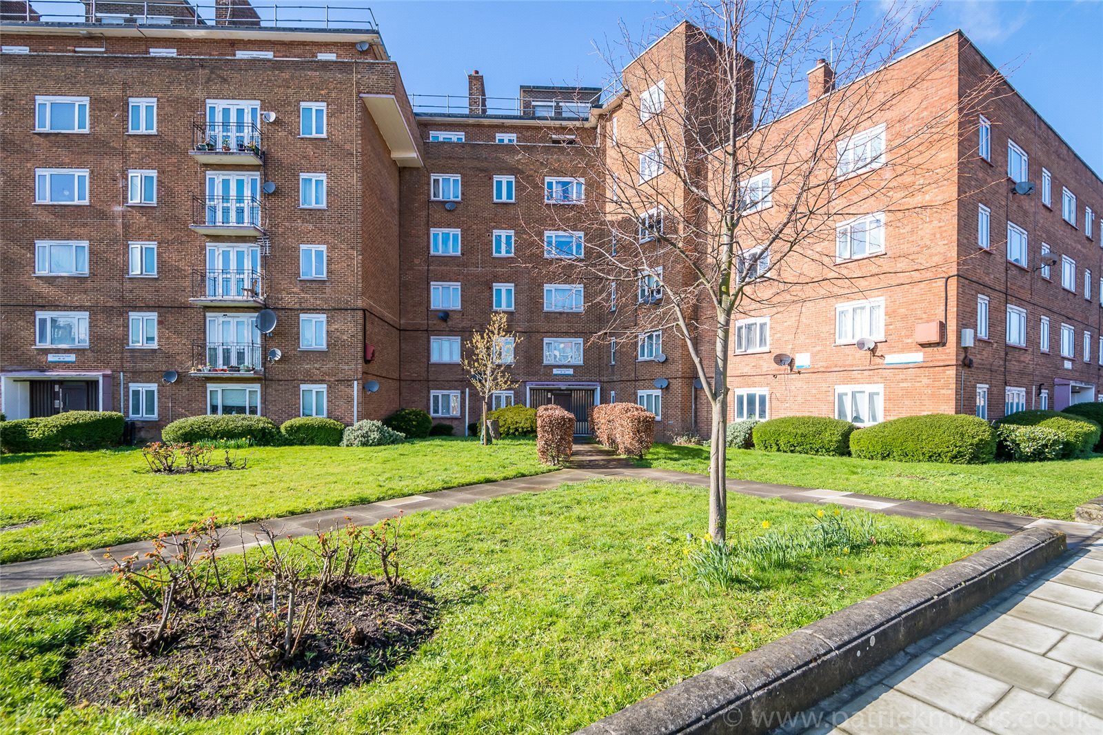 Swinburne Court, Basingdon Way, London SE5  