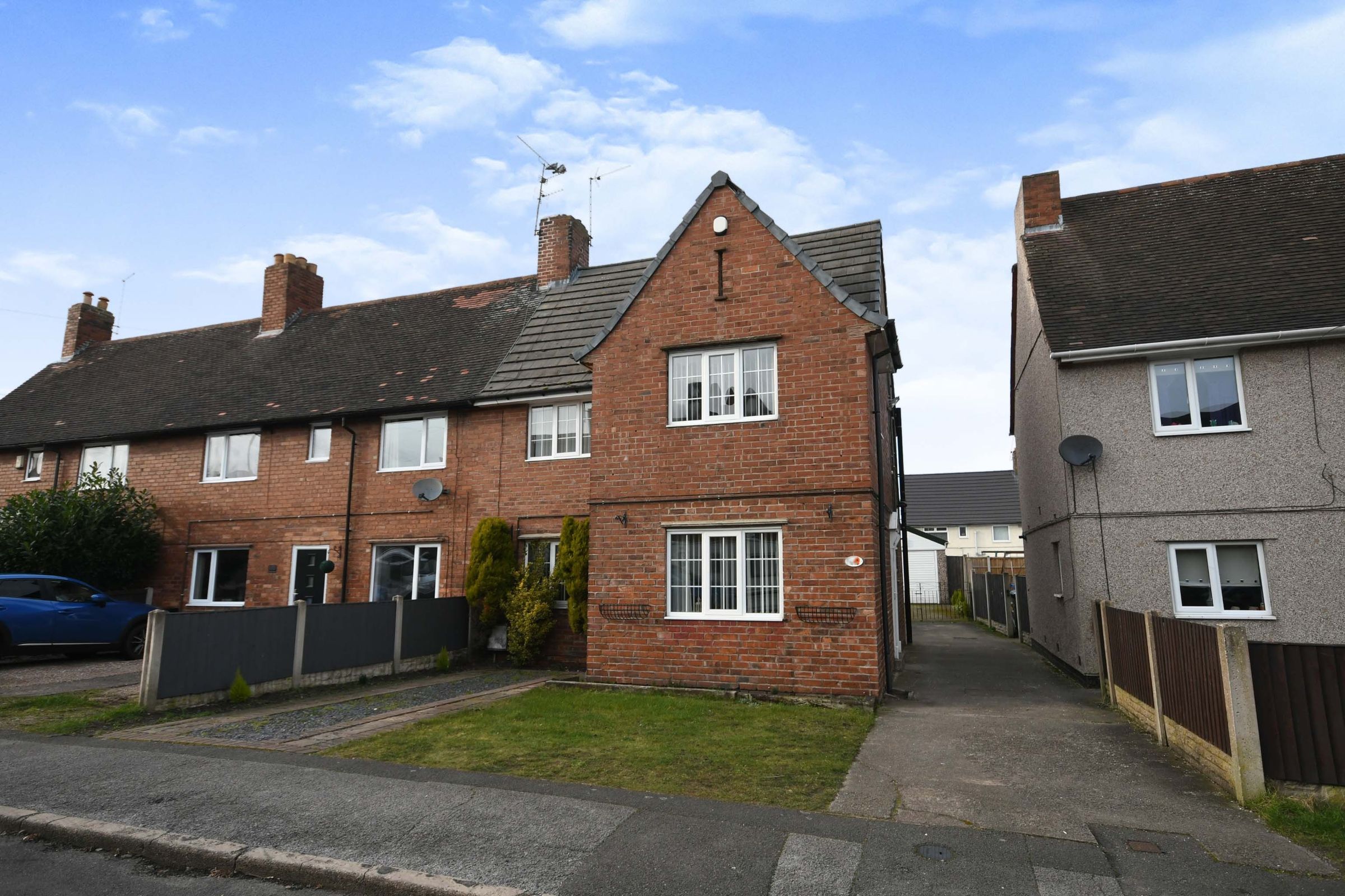 3 bed semidetached house for sale in Church Road, Clipstone Village