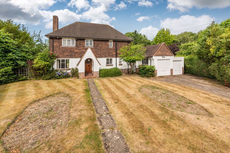 4 bed detached house for sale in Oakwood Drive, East Horsley