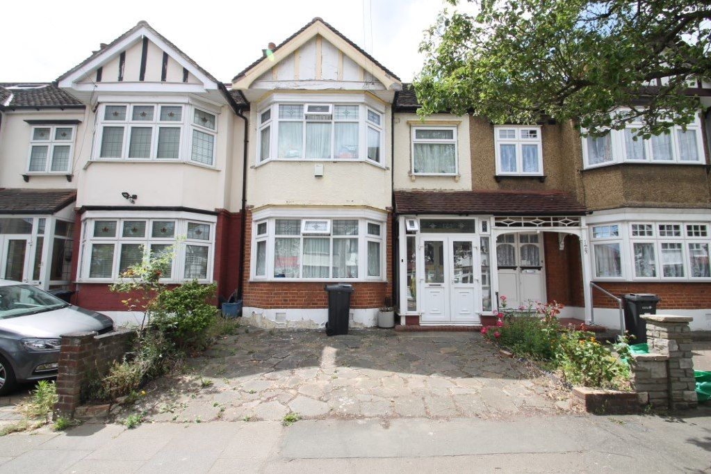 Property for sale in Springfield Drive, Newbury Park IG2 Zoopla