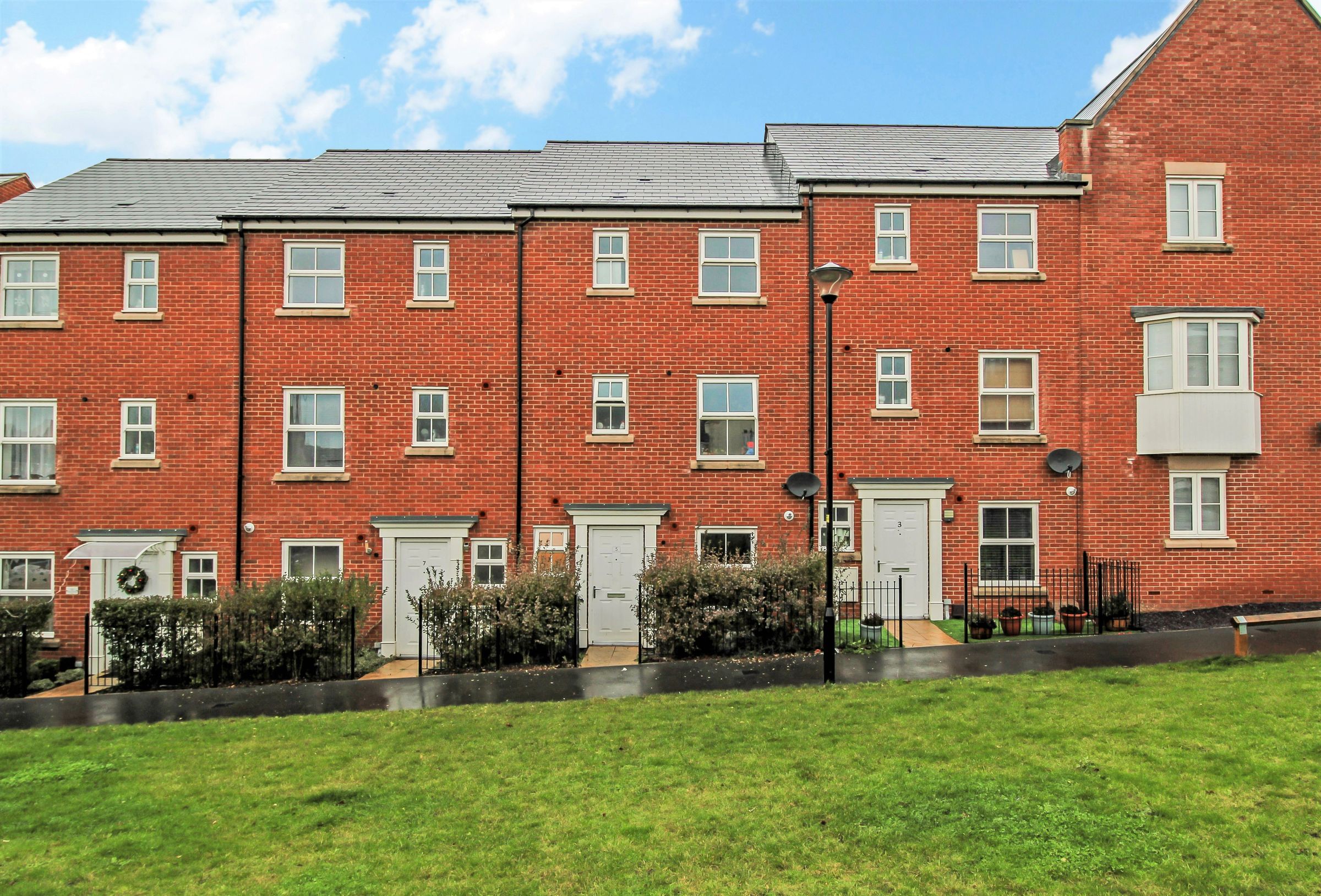 5 bed terraced house for sale in Vaughan Williams Way, Swindon SN25