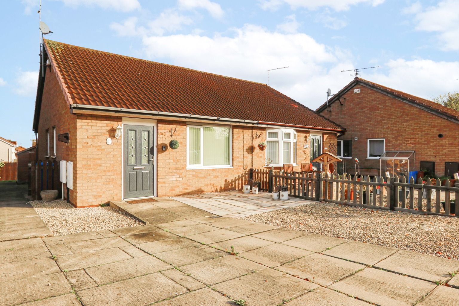 2 bed semidetached bungalow for sale in Sutton Court, Howdale Road
