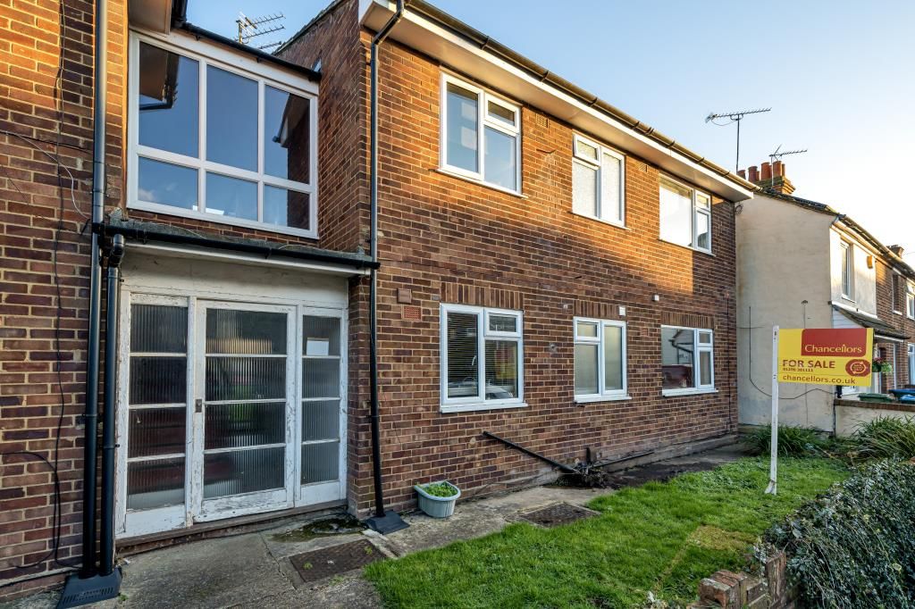 2 bed flat for sale in Aylesbury, Buckinghamshire HP19 Zoopla