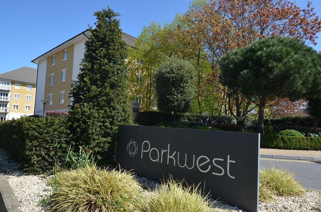 1 bed flat to rent in Kensington House, Park Lodge Avenue, West Drayton