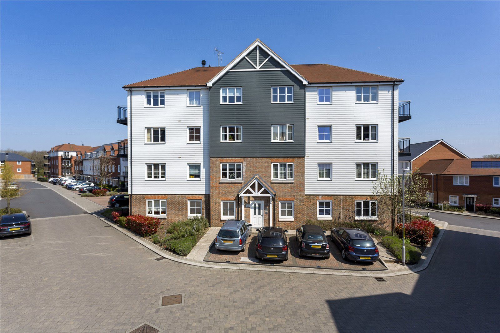 2 bed flat to rent in Churchill Court, Eden Road, Dunton Green