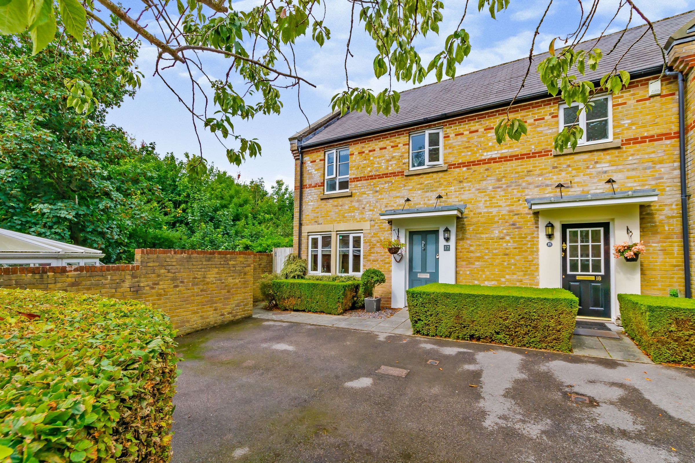 3 bed end terrace house for sale in Grenadier Place, Caterham CR3 Zoopla