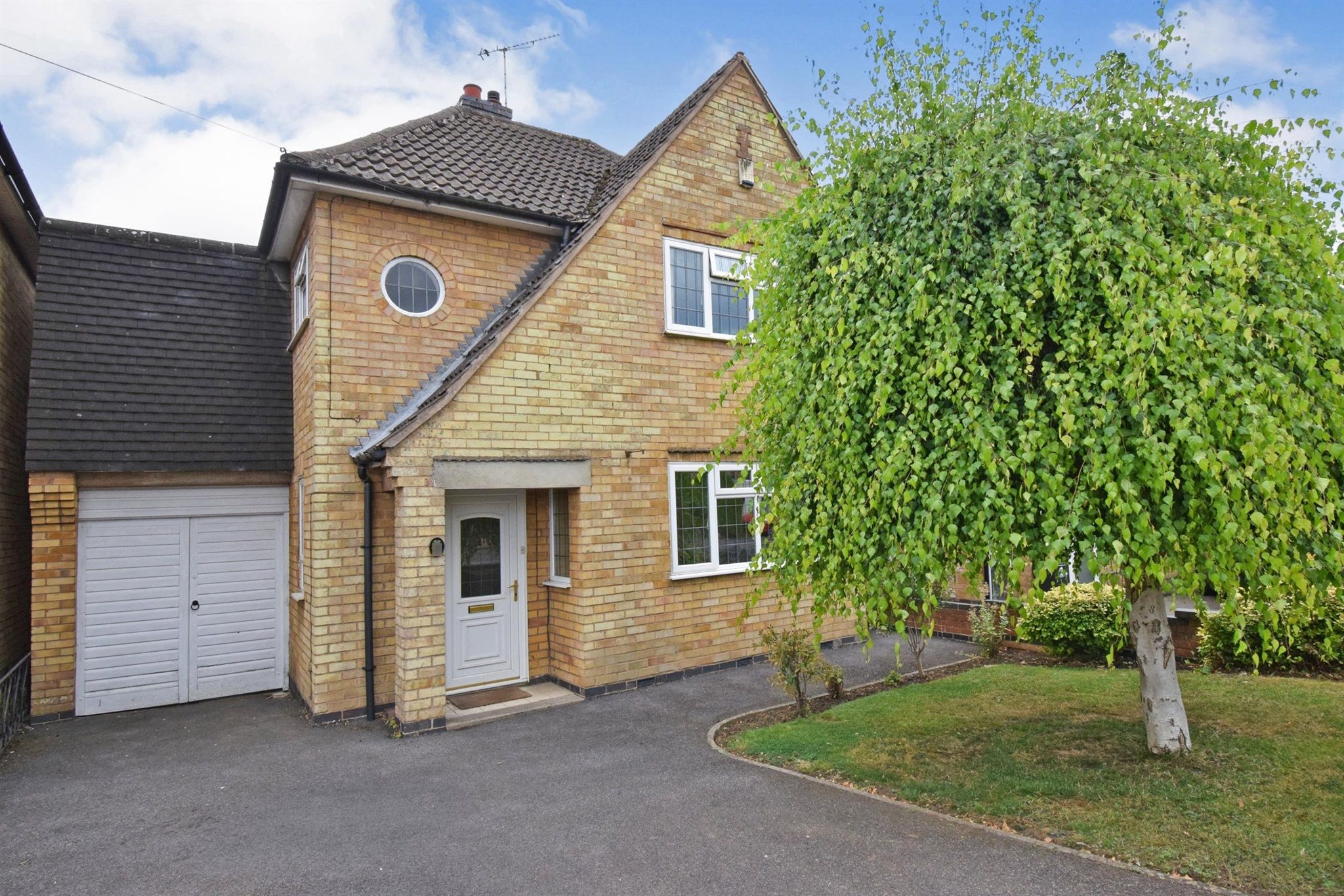 4 bed detached house for sale in Waldron Drive, Oadby, Leicester LE2