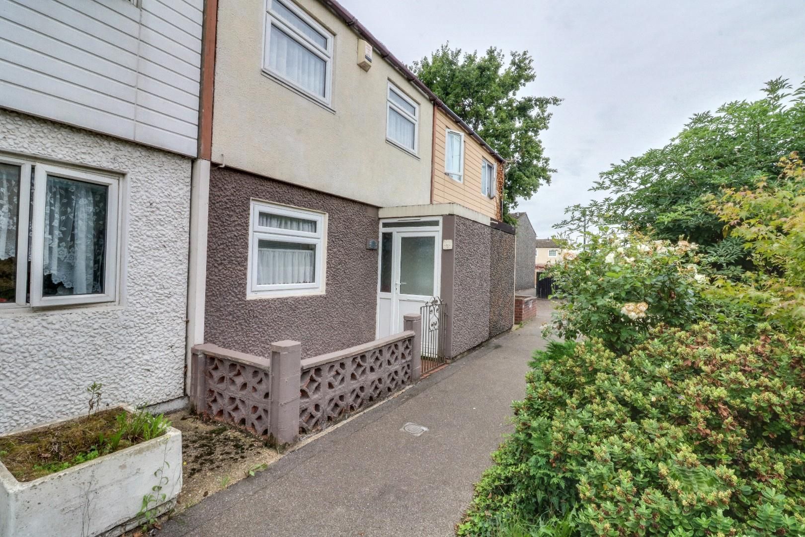 3 bed terraced house for sale in Tamarisk Road, South Ockendon RM15