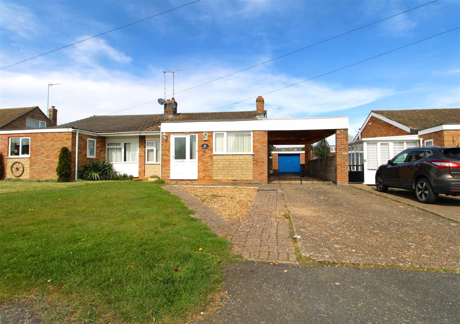 3 bed semidetached bungalow for sale in Manor Close, Harpole