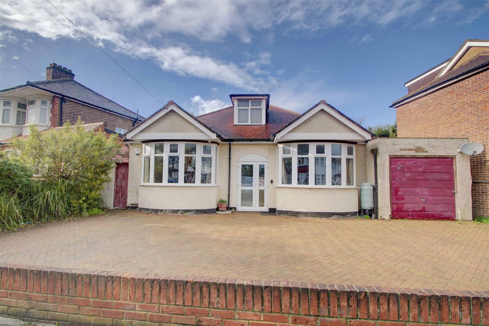 3 bed detached bungalow for sale in Eversley Crescent, Ruislip HA4 Zoopla