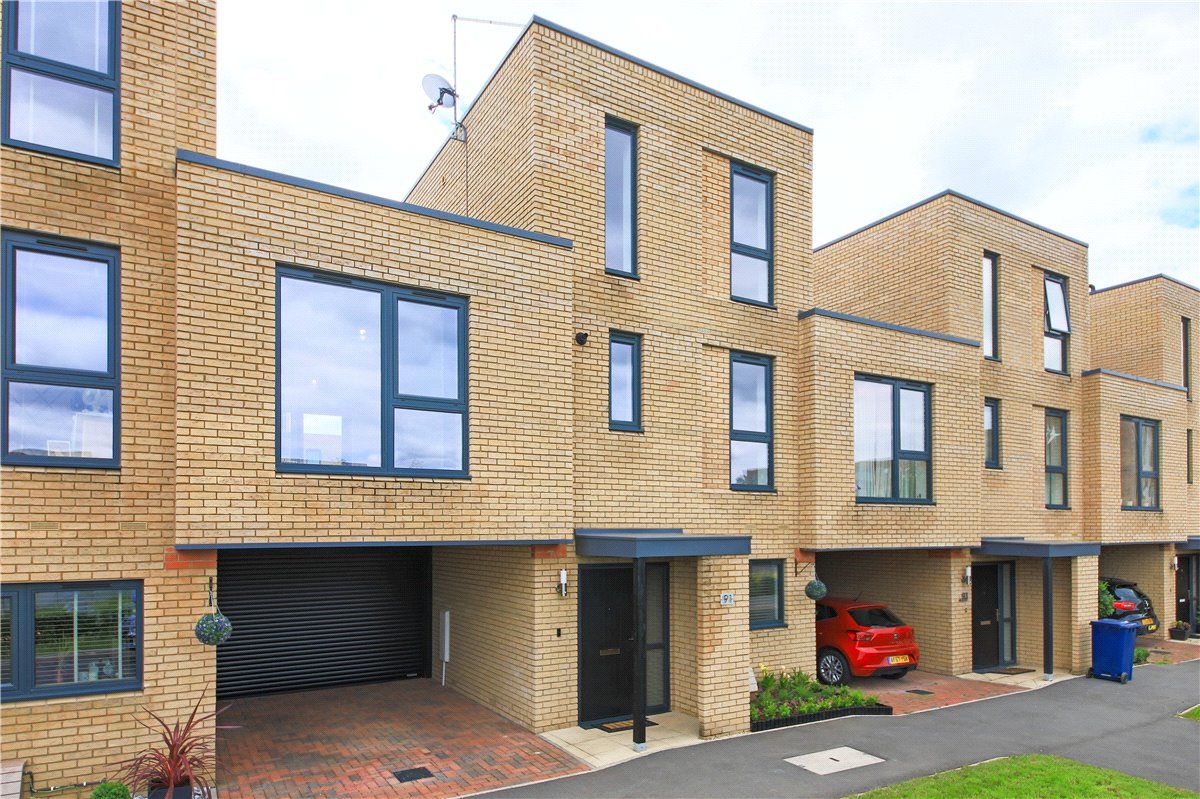 4 bed terraced house to rent in Southwell Drive, Trumpington, Cambridge