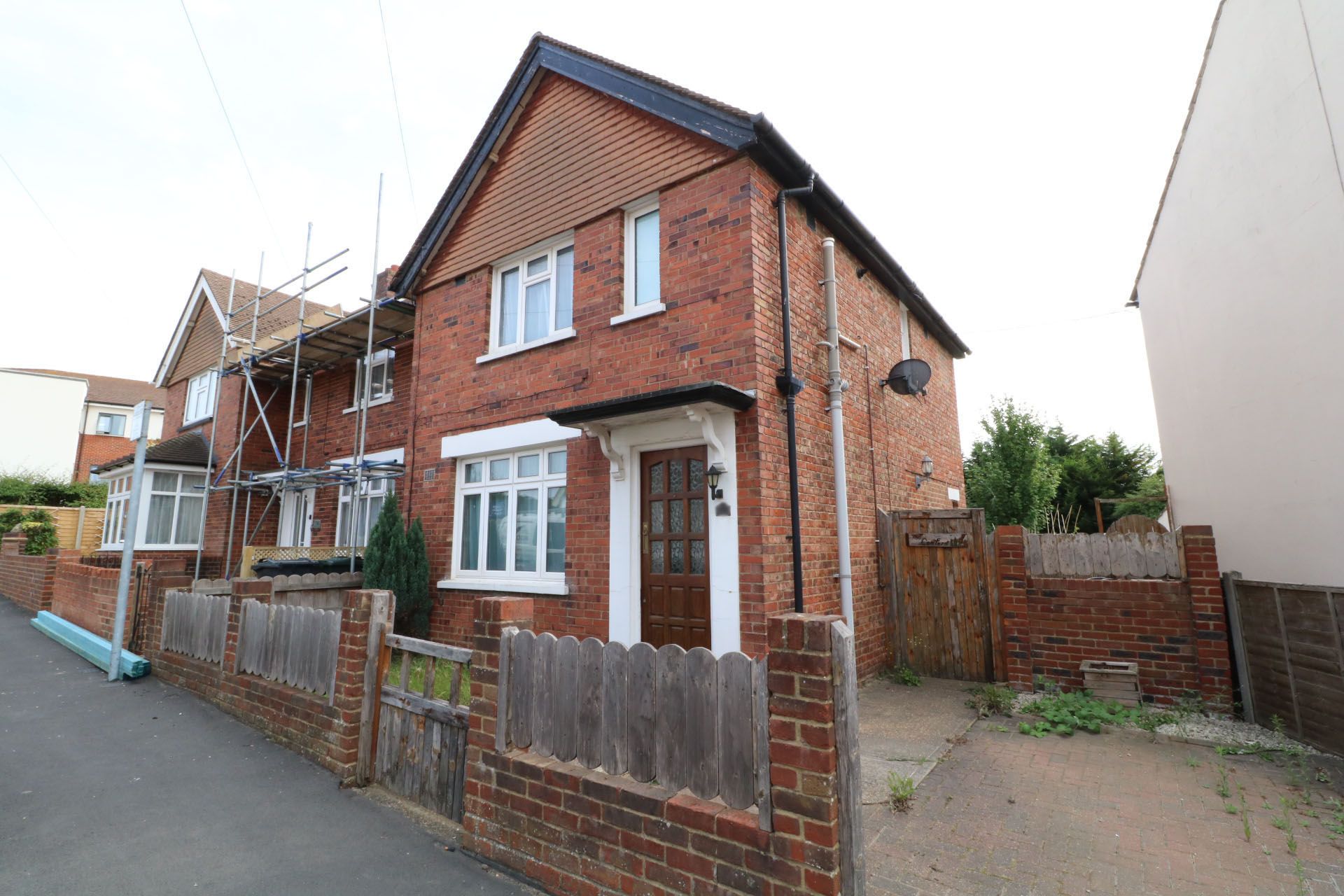 3 bed end terrace house to rent in Eastern Avenue, Ashford TN23 Zoopla