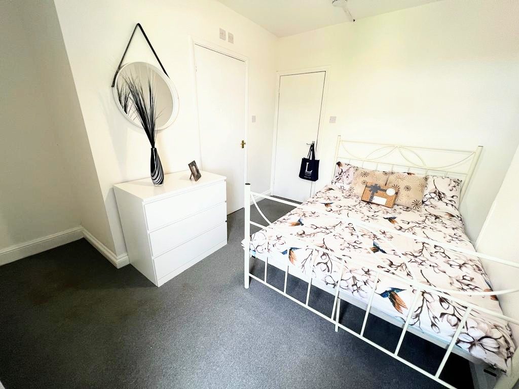 4 bed shared to rent in Wellington Street, Kettering NN16