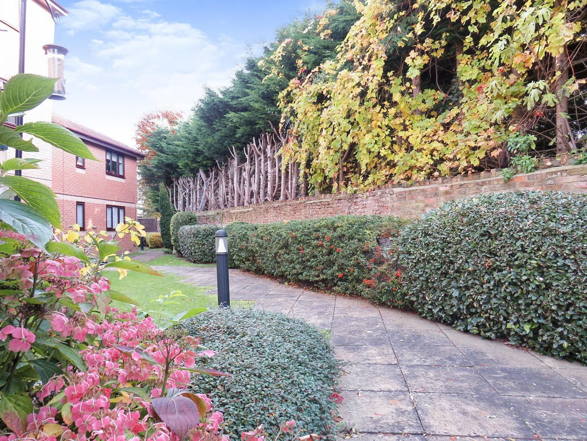 2 bed property for sale in Upper High Street, Taunton TA1 Zoopla