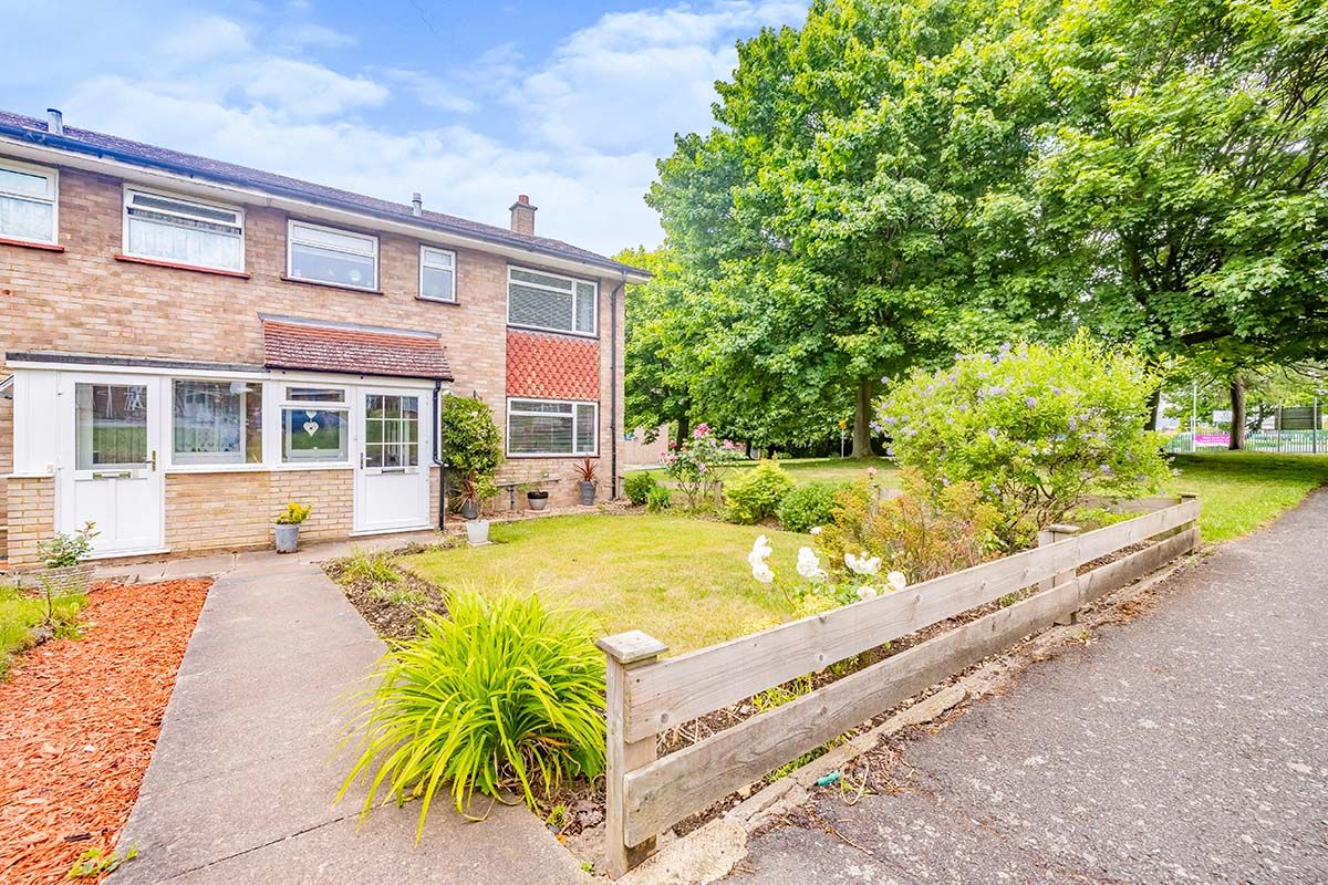 3 bed end terrace house for sale in Chesham Way, Watford, Hertfordshire