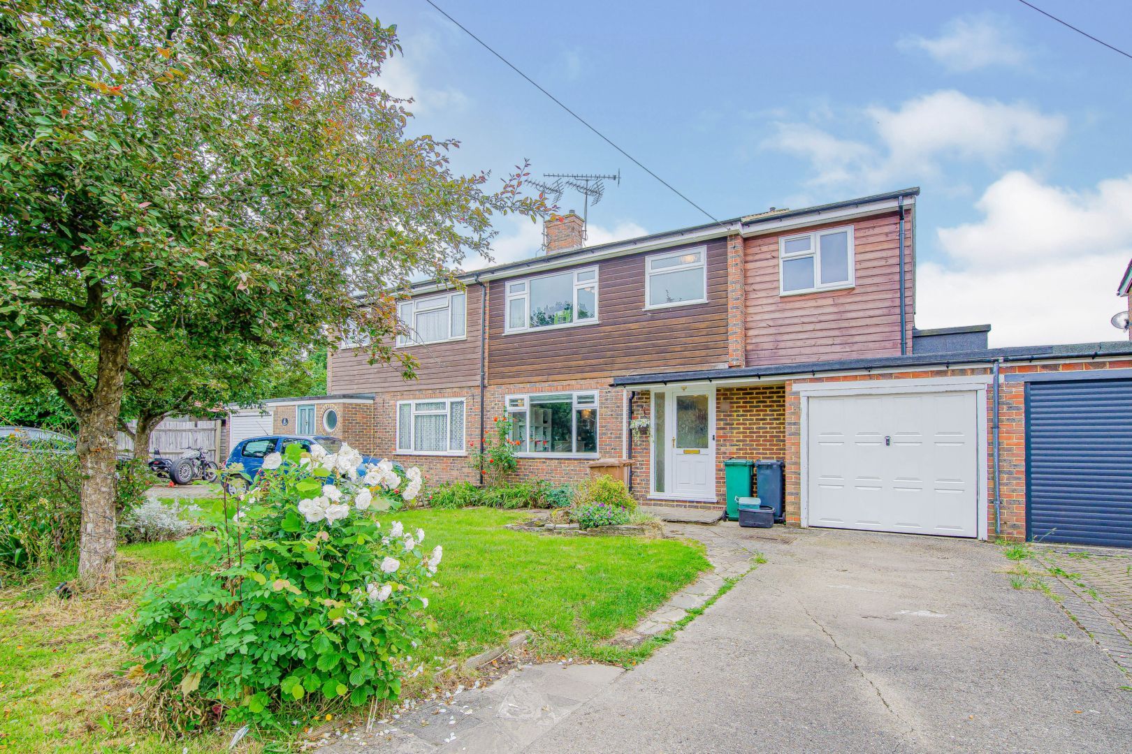 4 bed semidetached house for sale in Lee Street, Horley RH6 Zoopla