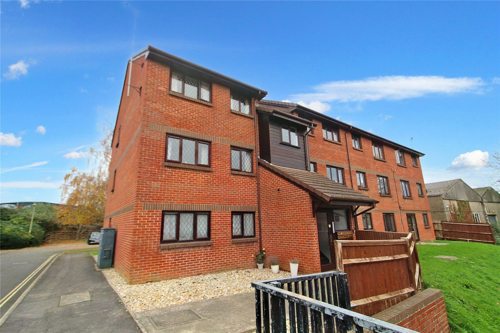 2 bed flat to rent in Drum Mead, Petersfield, Hampshire GU32 Zoopla