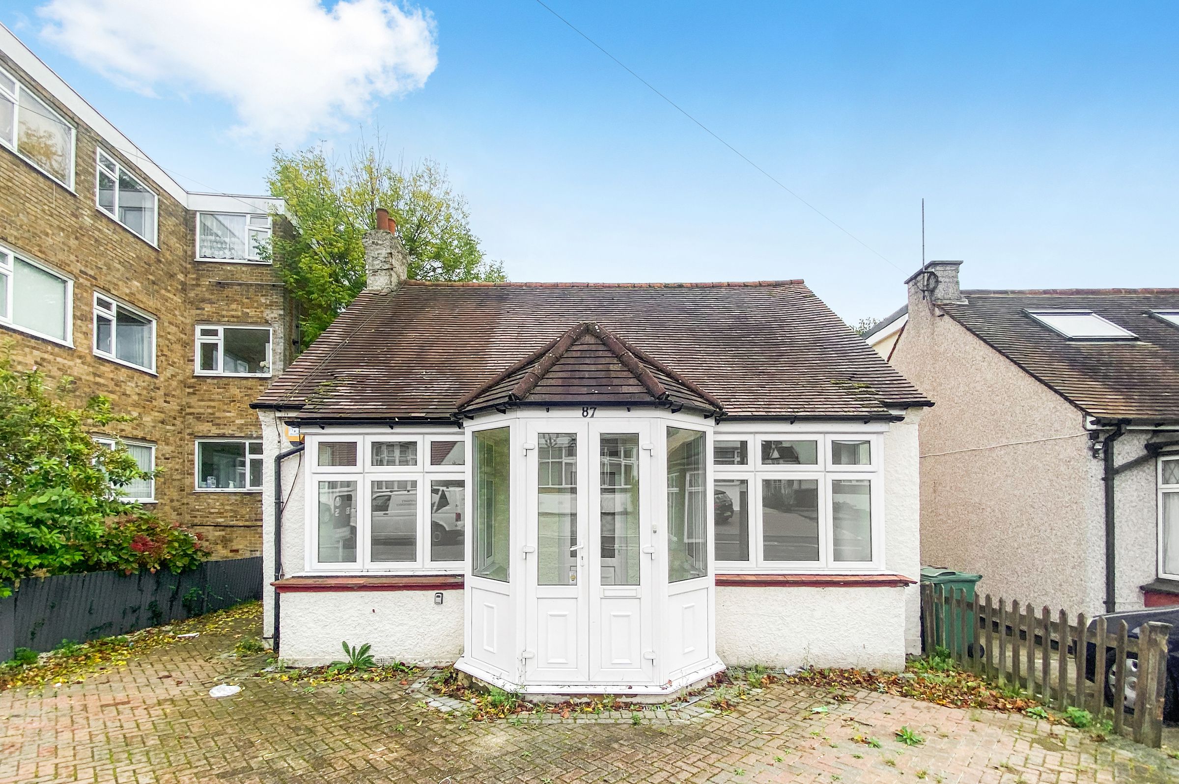 3 bed detached bungalow for sale in Chingford Avenue, Chingford E4 Zoopla