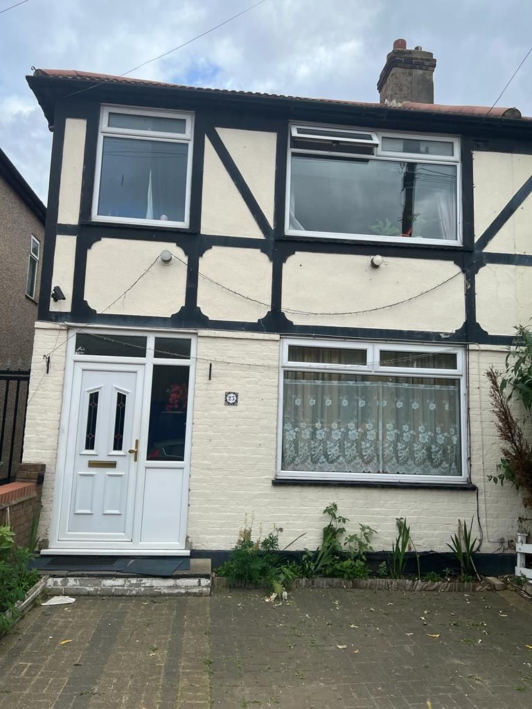3 bed semidetached house to rent in Bury Road, Dagneham RM10 Zoopla