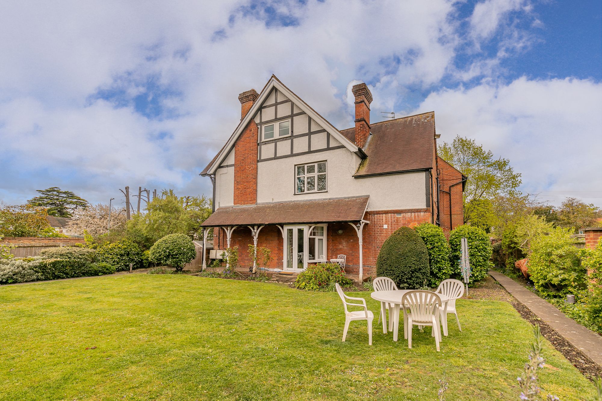 2 bed flat to rent in Queens Road, Datchet, Slough SL3 Zoopla
