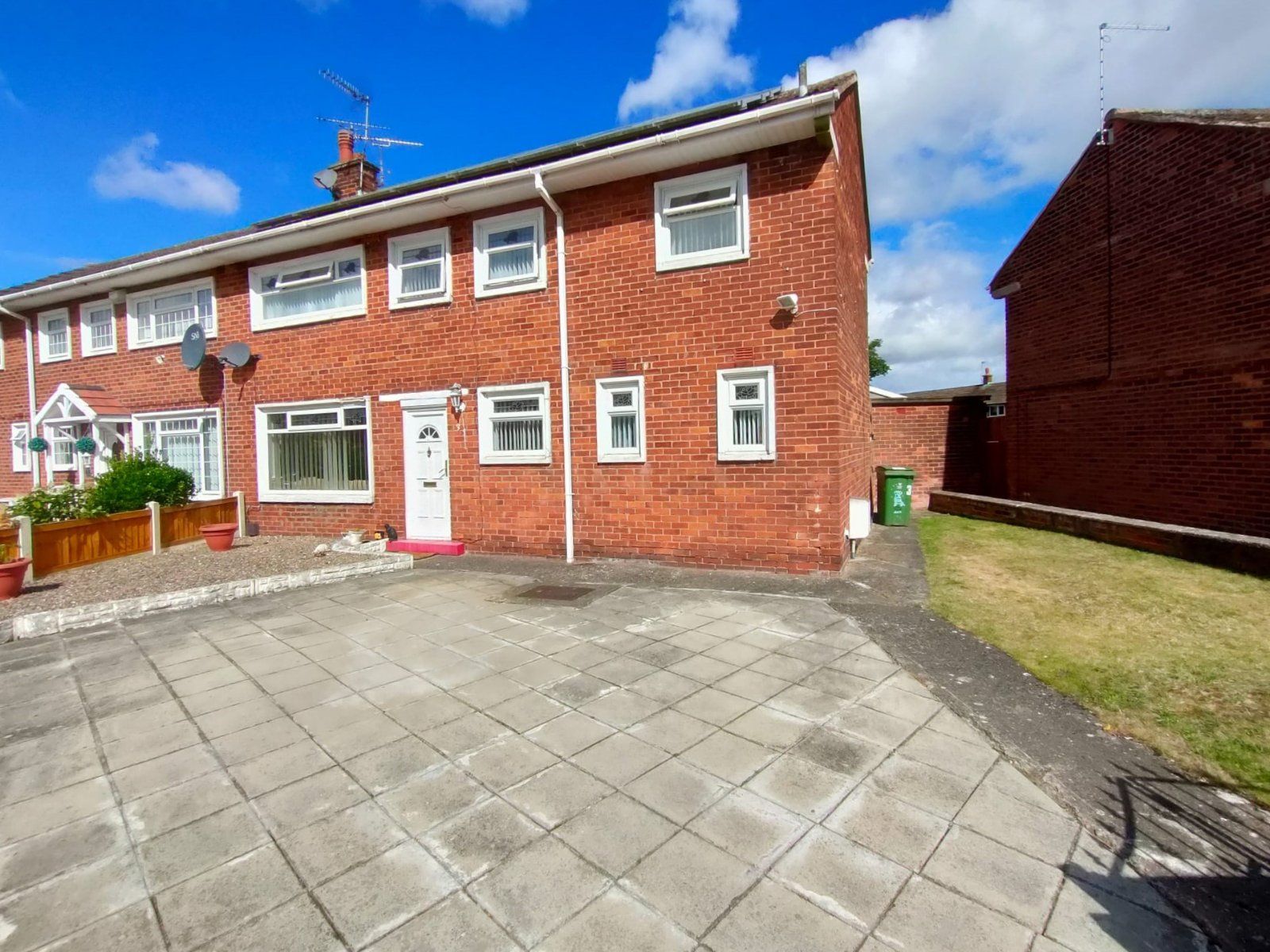 3 bed semidetached house for sale in Fenwick Drive, Wrexham, Wrecsam