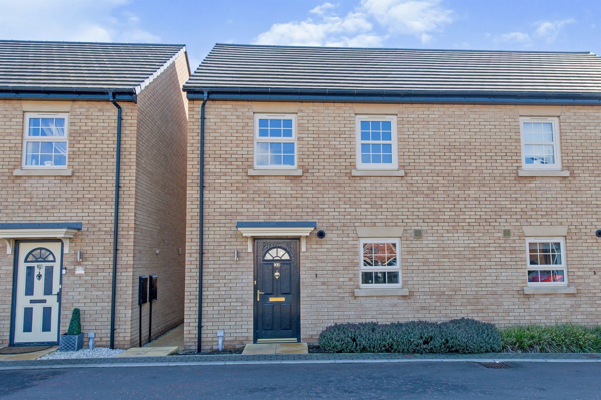 3 bed semidetached house for sale in Stoborough Crescent, Featherstone