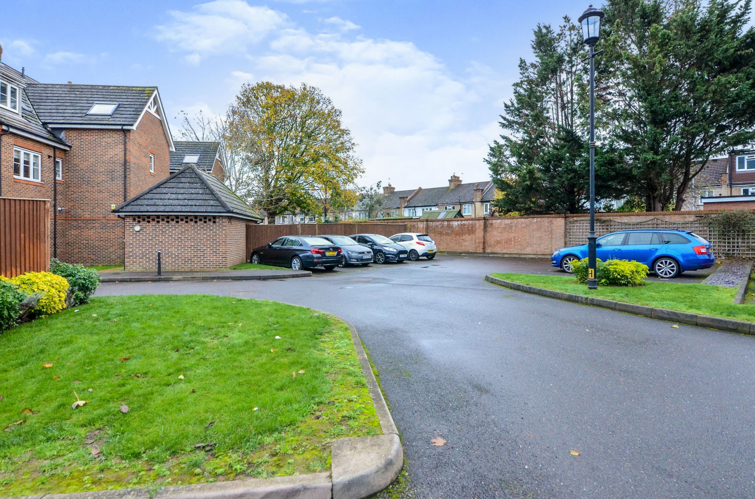 2 bed flat to rent in Premier Place, Watford WD18 Zoopla