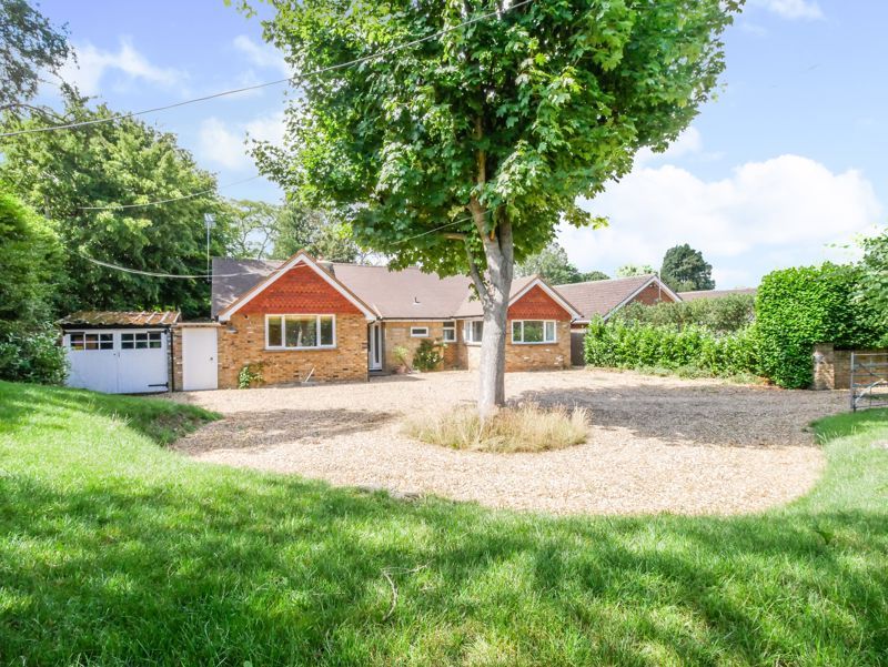 3 bed detached bungalow for sale in Briar Glen, Cookham, Maidenhead SL6