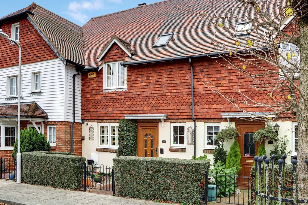 2 bed terraced house for sale in Sandpiper Road, Hawkinge, Folkestone CT18 Zoopla