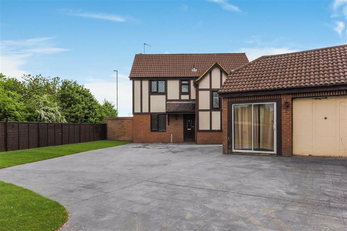 4 bed detached house for sale in Barnwell Gardens, Wellingborough