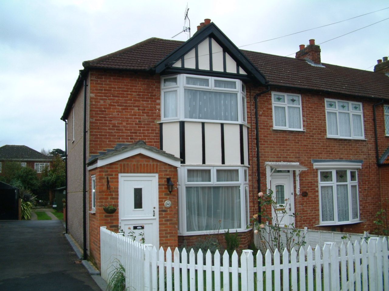 2 bed end terrace house for sale in Vegal Crescent, Englefield Green