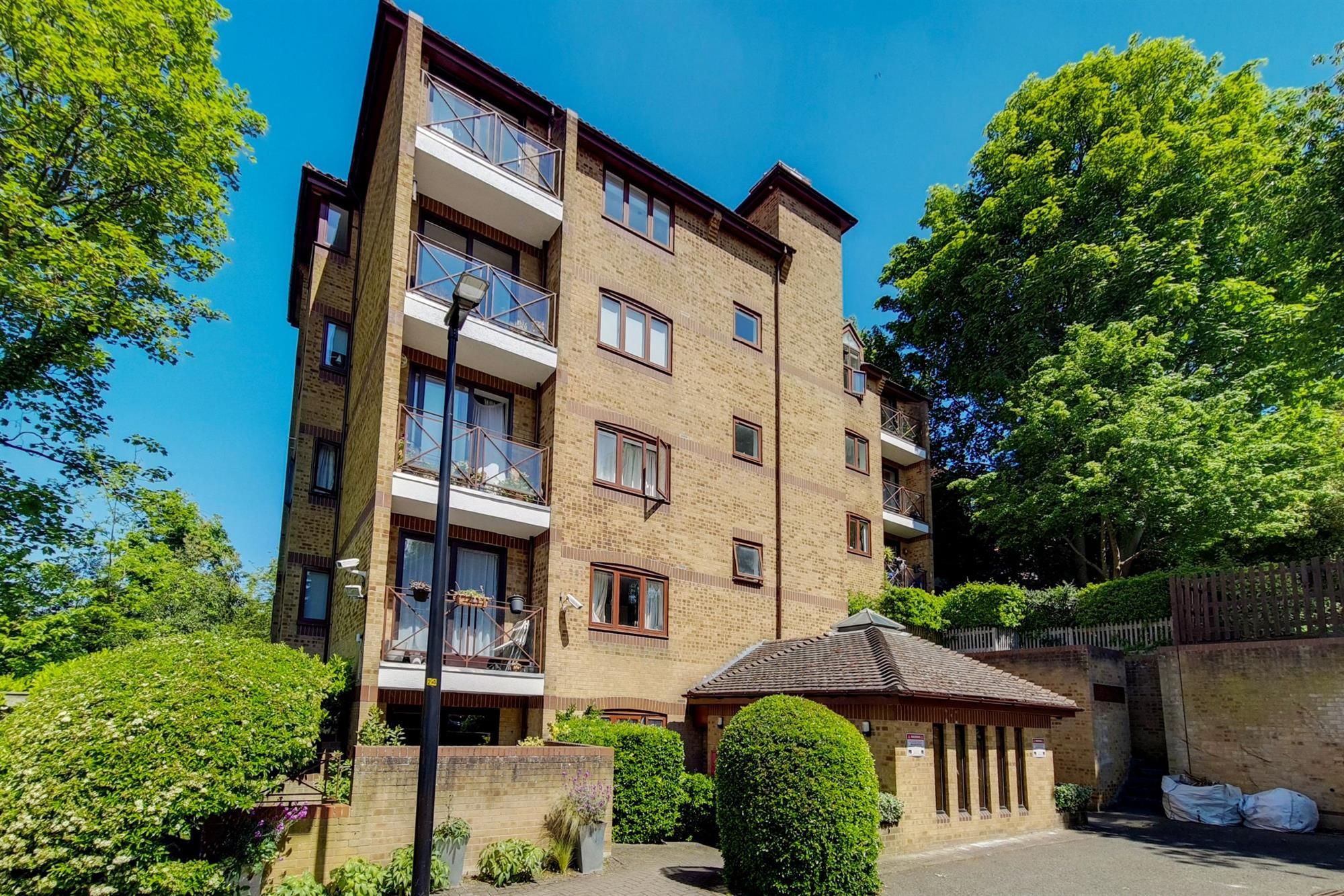 Flat Carlton Place Kingswood Drive London SE19  